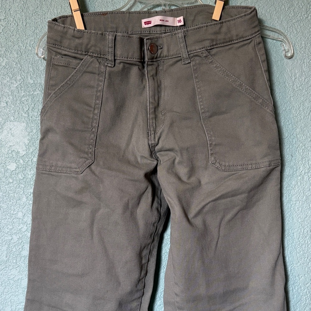 Levi's Juniors wide leg light green Chinos - size 16, good